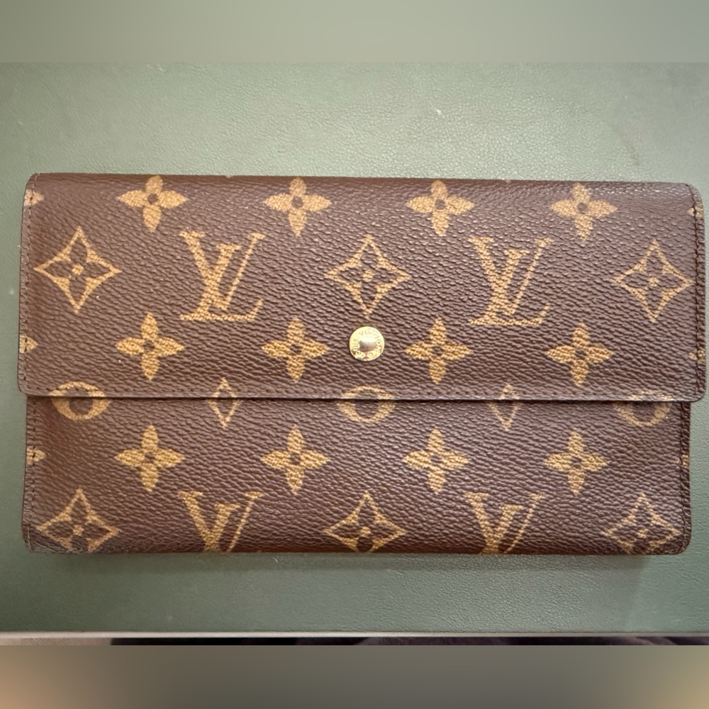 Louis Vuitton Brown Textured Leather Accessory - Picture 15 of 16
